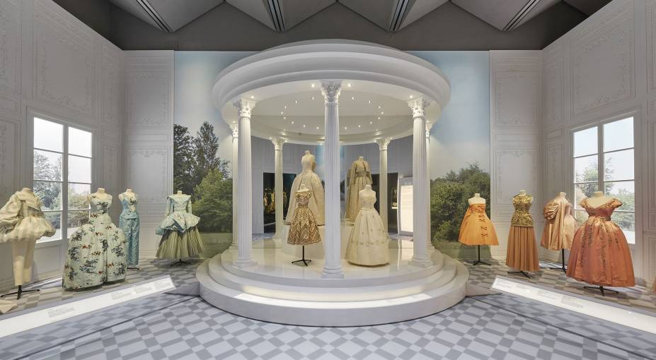 “Christian Dior: Designer of Dreams”: Victoria and Albert Museum in London welcomes largest Dior exhibition