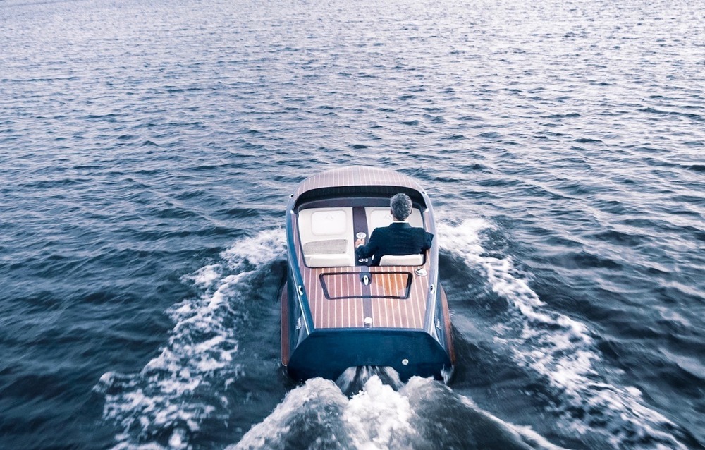 Canadian Beau Lake introduces the Tahoe ’14 and Lugano ’14 Electric Runabouts