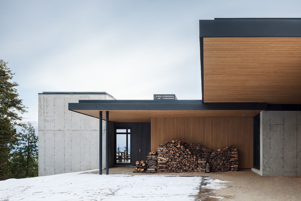Long Horizontals Petite-Rivière-Saint-François, Canada by Thellend Fortin Architects
