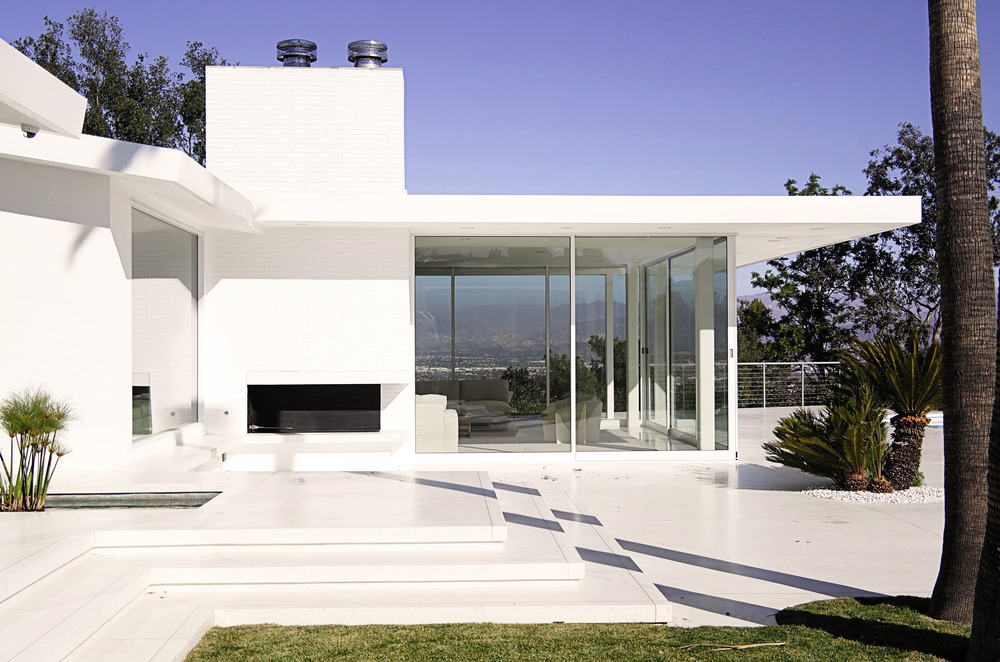 Residence Overlooking Mulholland Drive, Los Angeles by Heusch Inc.