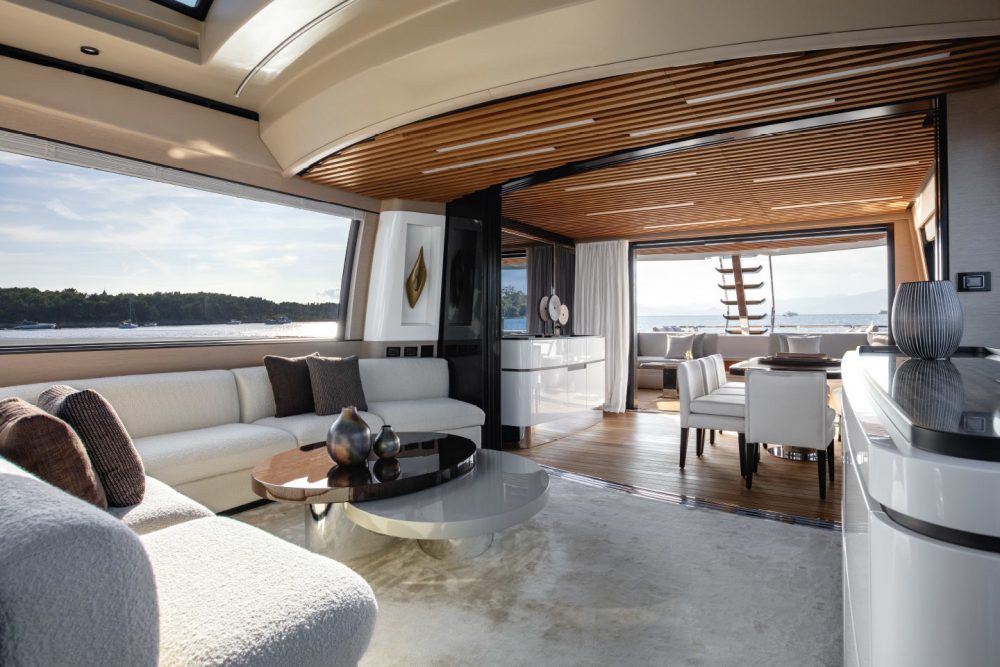 Azimut Yachts S10, the sports collection flagship by designer Alberto Mancini