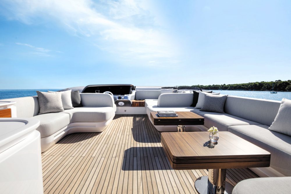 Azimut Yachts S10, the sports collection flagship by designer Alberto Mancini