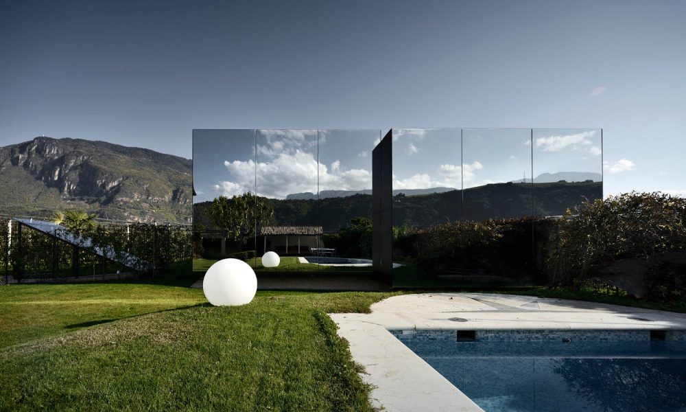 The Mirror Houses are ideal for architecture-affine and nature-loving life connoisseurs