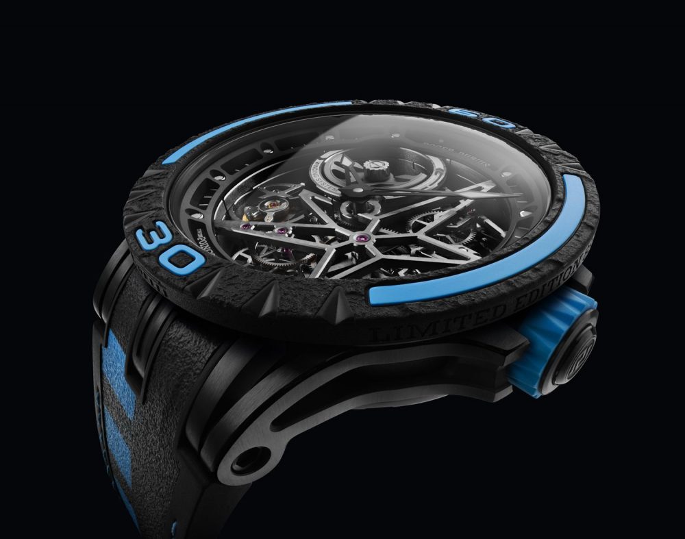 The Roger Dubuis Excalibur Spider Pirelli provides interchangeability in one click