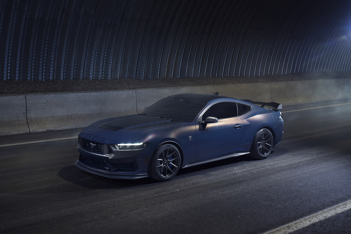 Ford introduces Mustang Dark Horse and new family of Track-Only Race Ponies