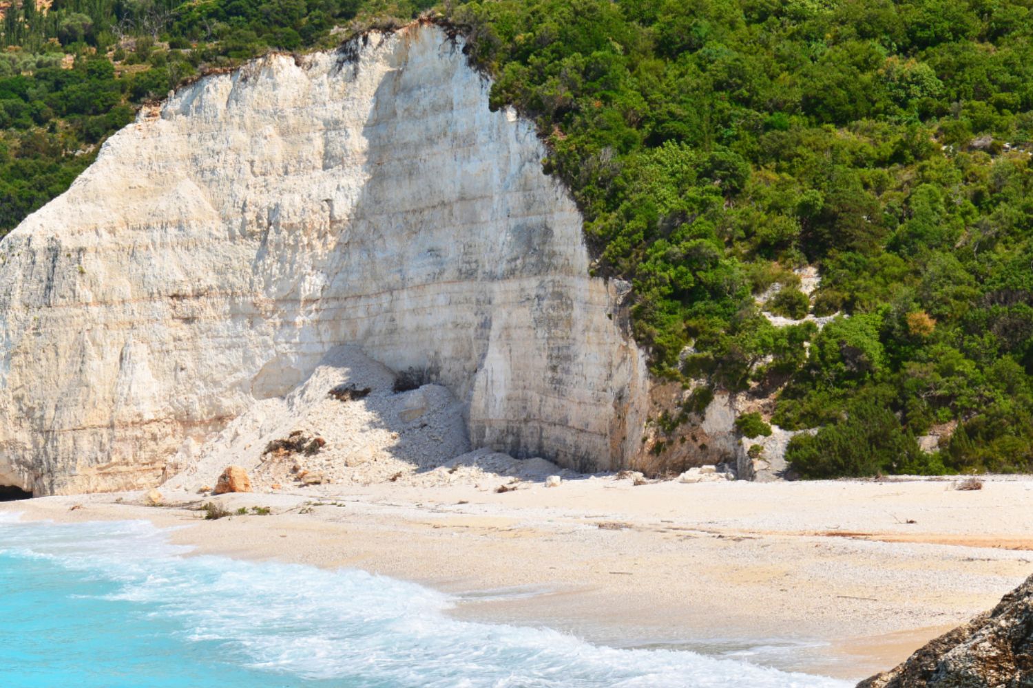 Experience Eliamos’ nature-infused luxury on Kefalonia’s stunning southern coast