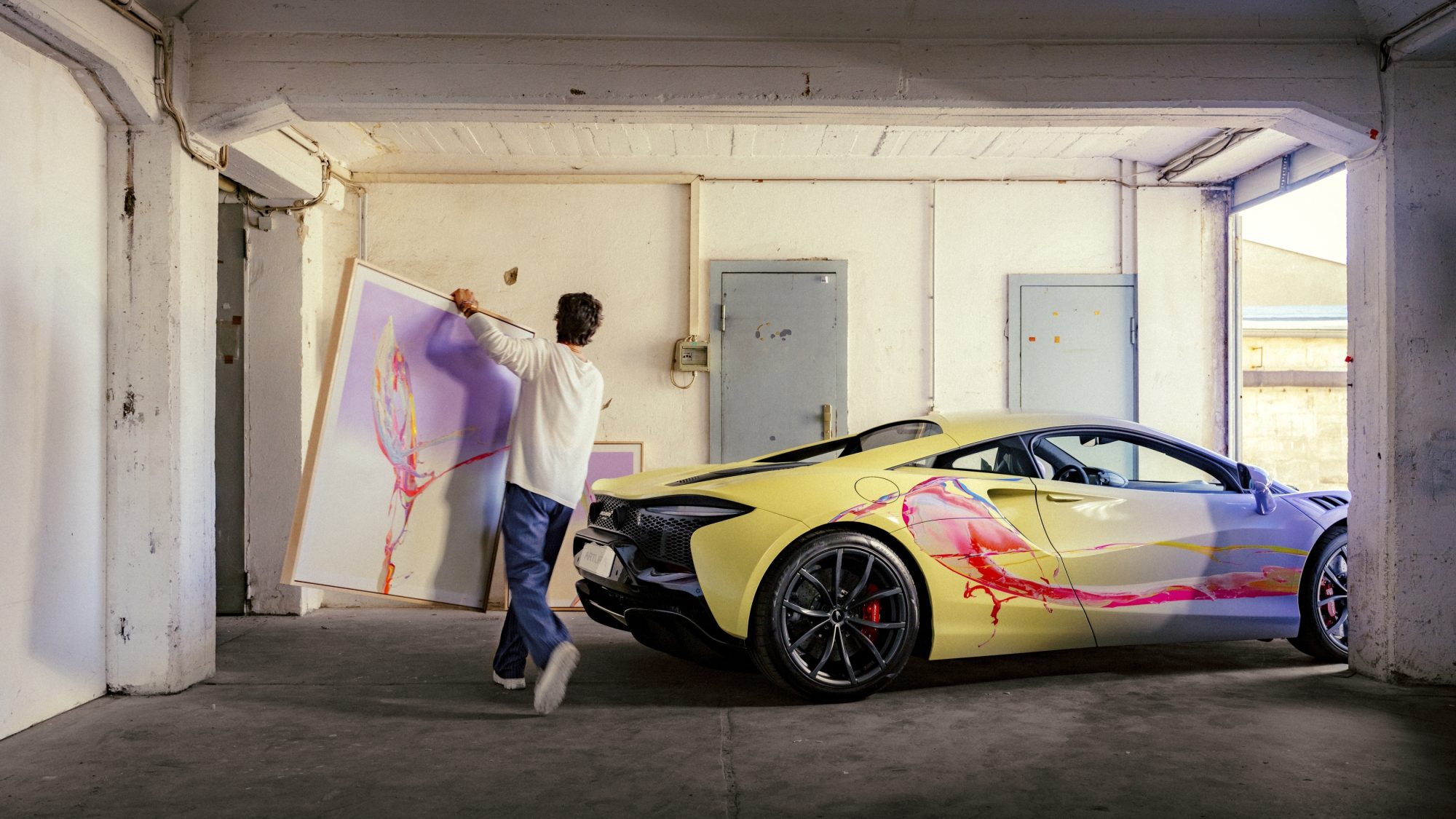 McLaren collaborates with emerging German artist Cevin Parker transforming the McLaren Artura into a work of art
