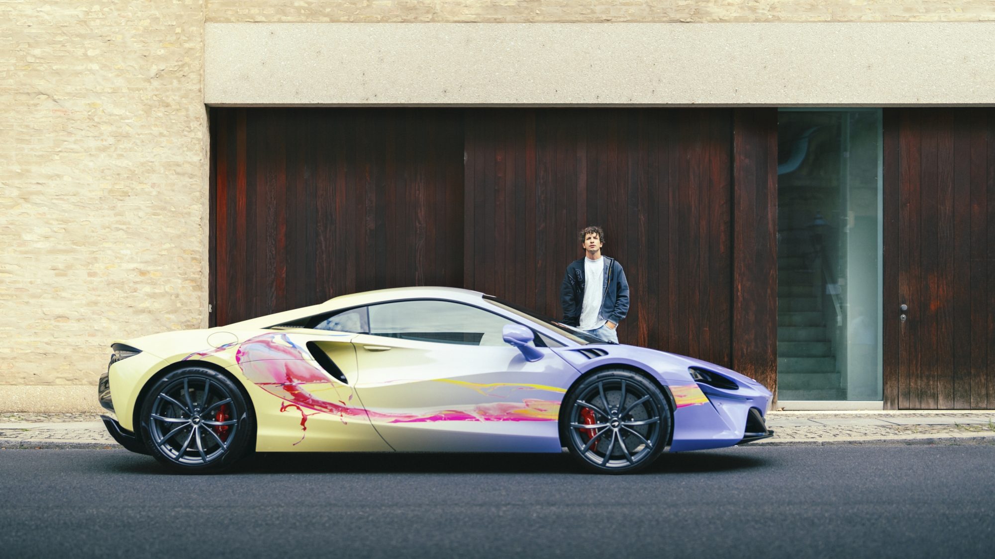 McLaren collaborates with emerging German artist Cevin Parker transforming the McLaren Artura into a work of art