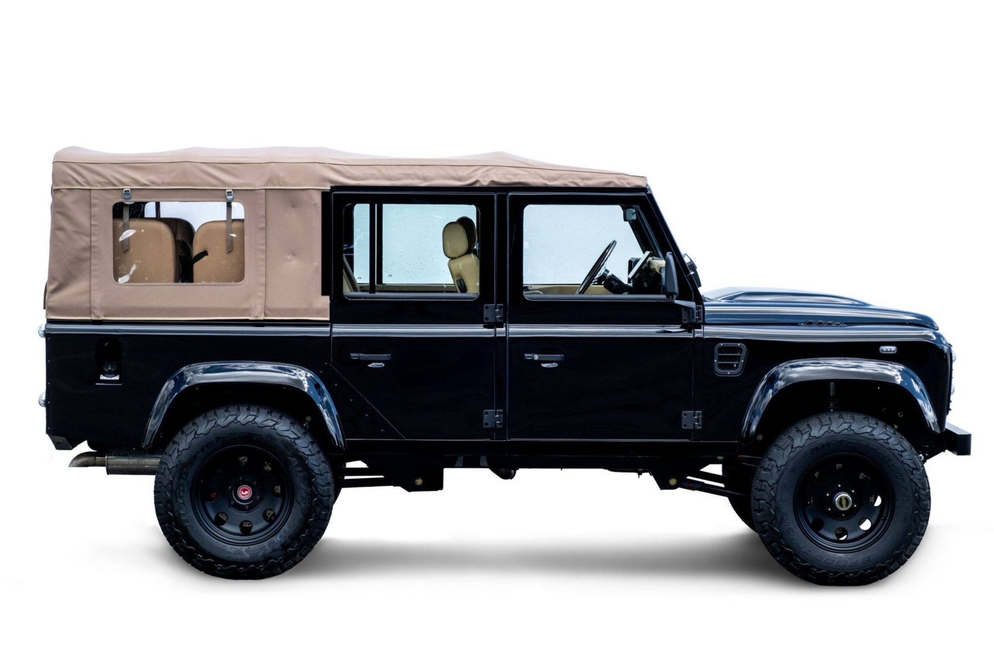 Blackbridge Motors Unveils its 1995 Land Rover Defender 110