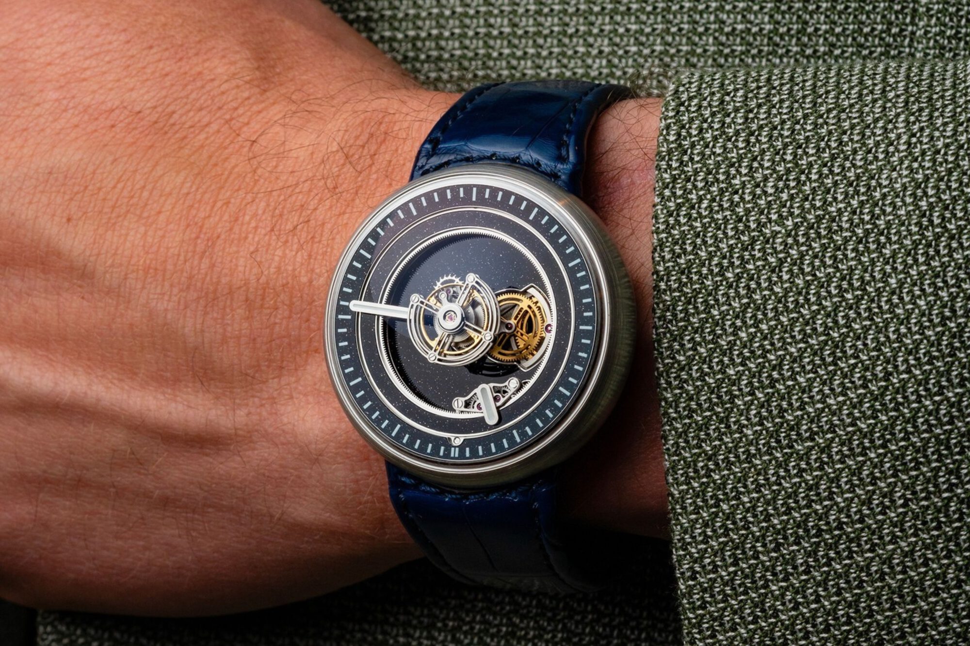 Kross Studio 05 Central Floating Tourbillon Collection