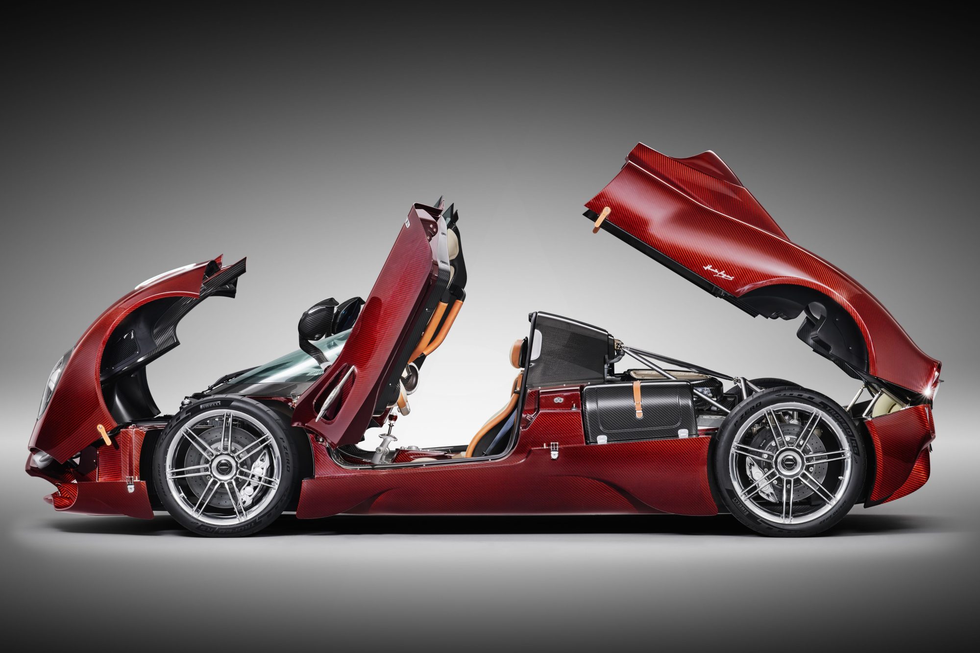 Pagani Utopia Roadster Debuts as an 852-HP Convertible with Manual Transmission