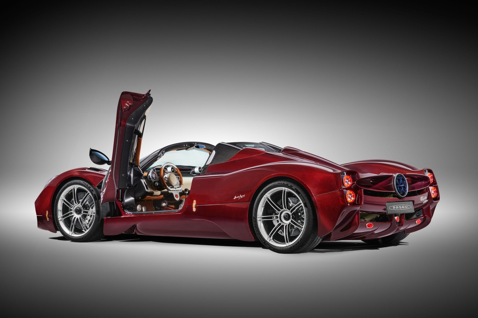 Pagani Utopia Roadster Debuts as an 852-HP Convertible with Manual Transmission