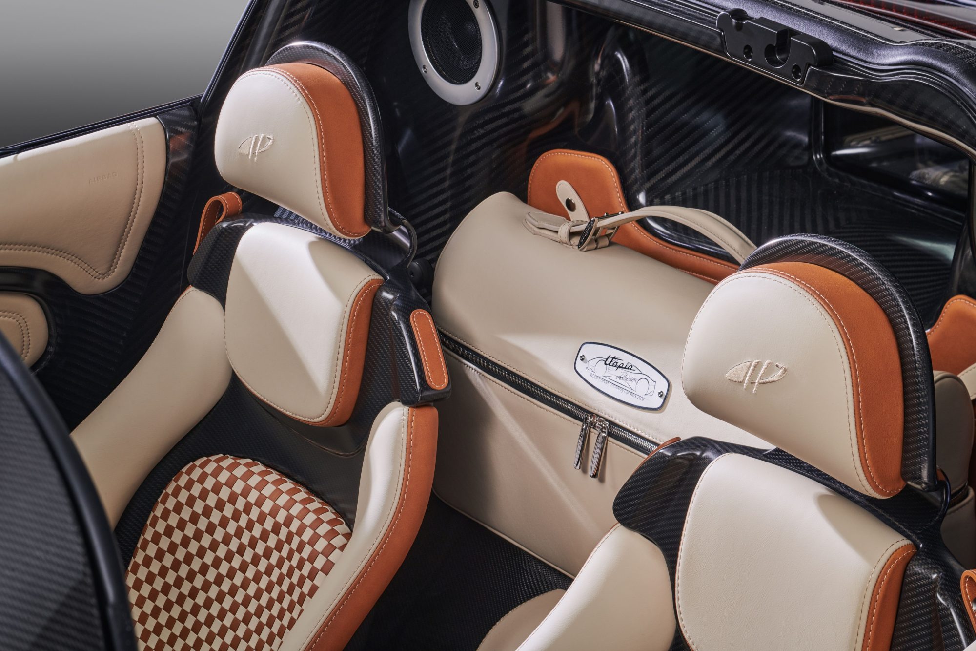 Pagani Utopia Roadster Debuts as an 852-HP Convertible with Manual Transmission