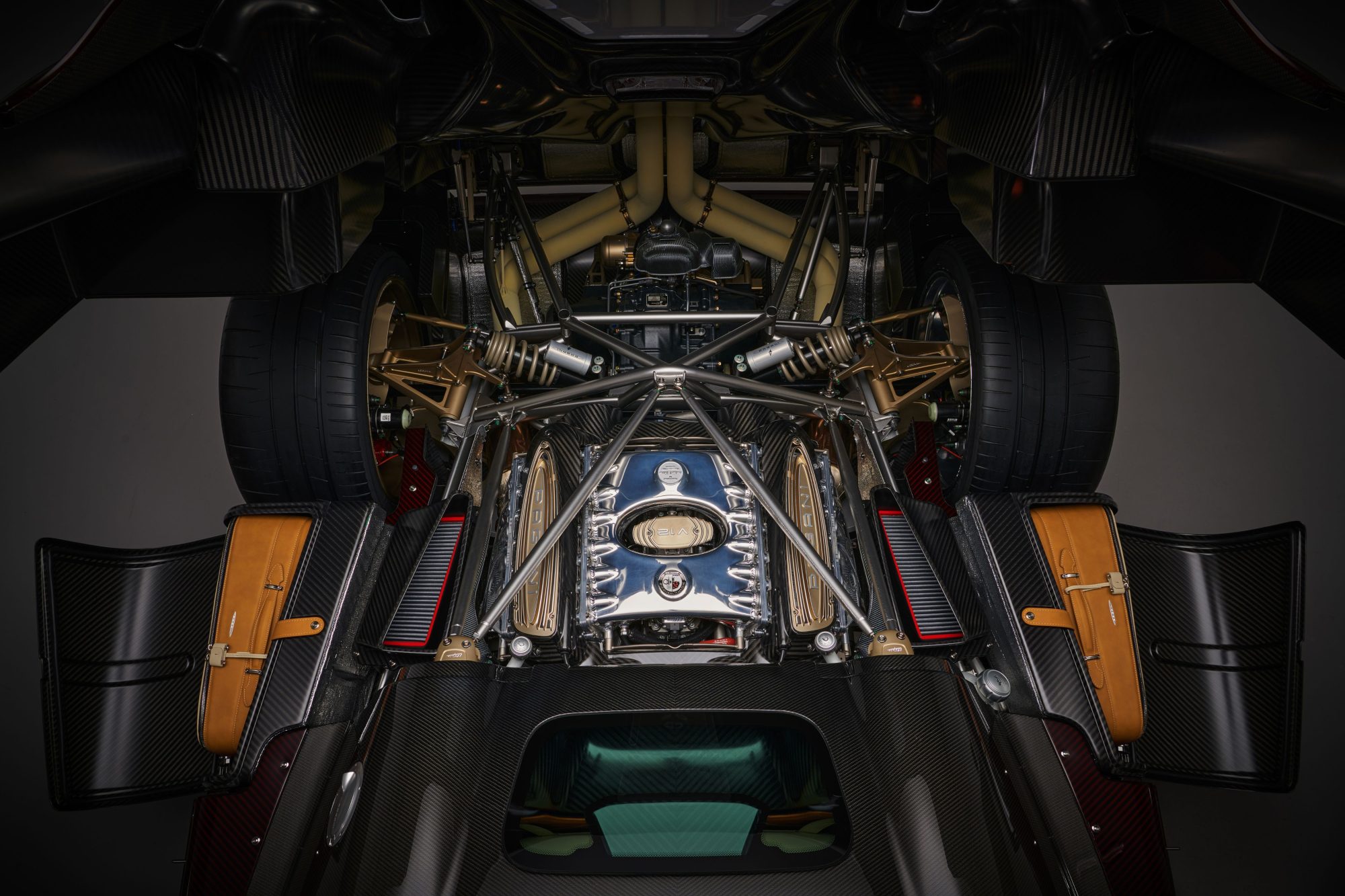 Pagani Utopia Roadster Debuts as an 852-HP Convertible with Manual Transmission