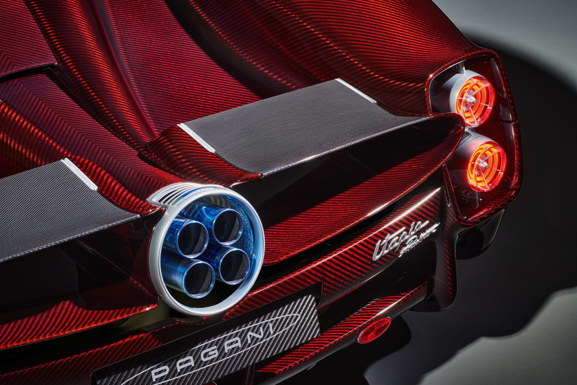 Pagani Utopia Roadster Debuts as an 852-HP Convertible with Manual Transmission