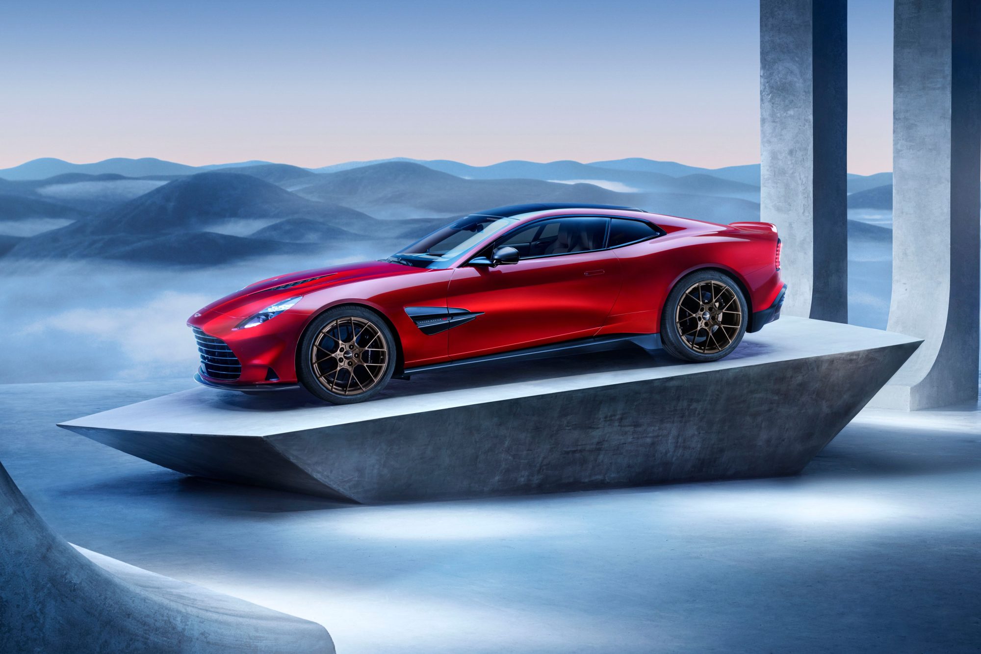 Aston Martin Vanquish returns with V12 engine