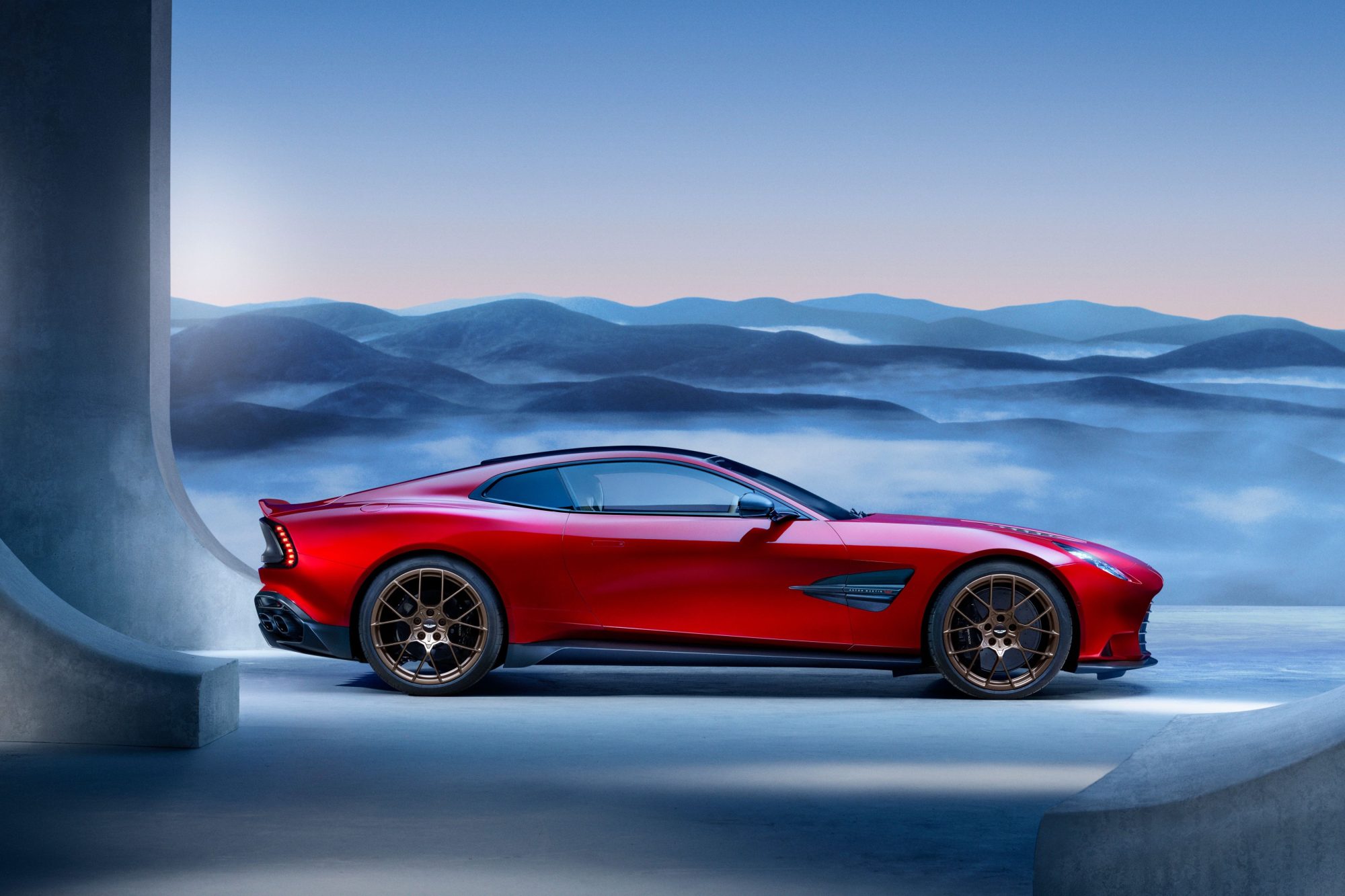 Aston Martin Vanquish returns with V12 engine