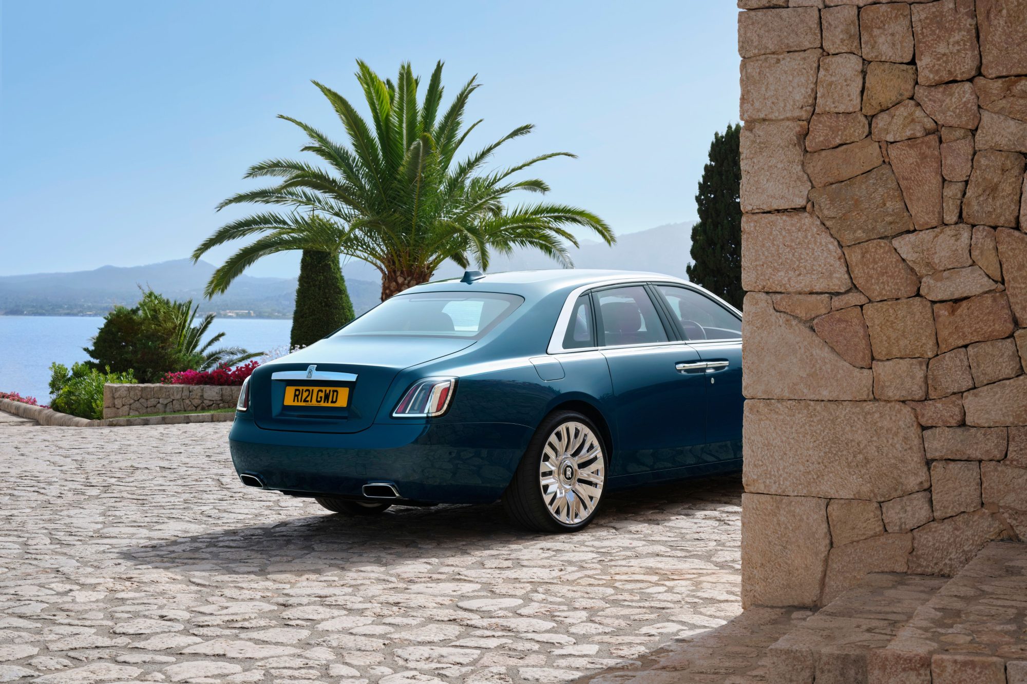 Rolls-Royce reveals Ghost Series II: The most advanced and driver-centric V12